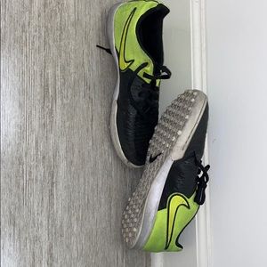 Indoor soccer cleats